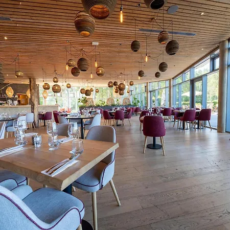 Romantic Nature Escape *